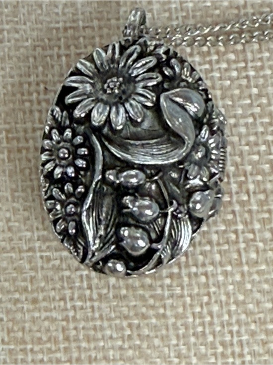 Vintage Endura peekaboo pendant watch locket floral silver tone necklace main image 6